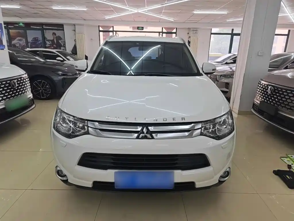 Mitsubishi Outlander (Import) — миниатюра 3
