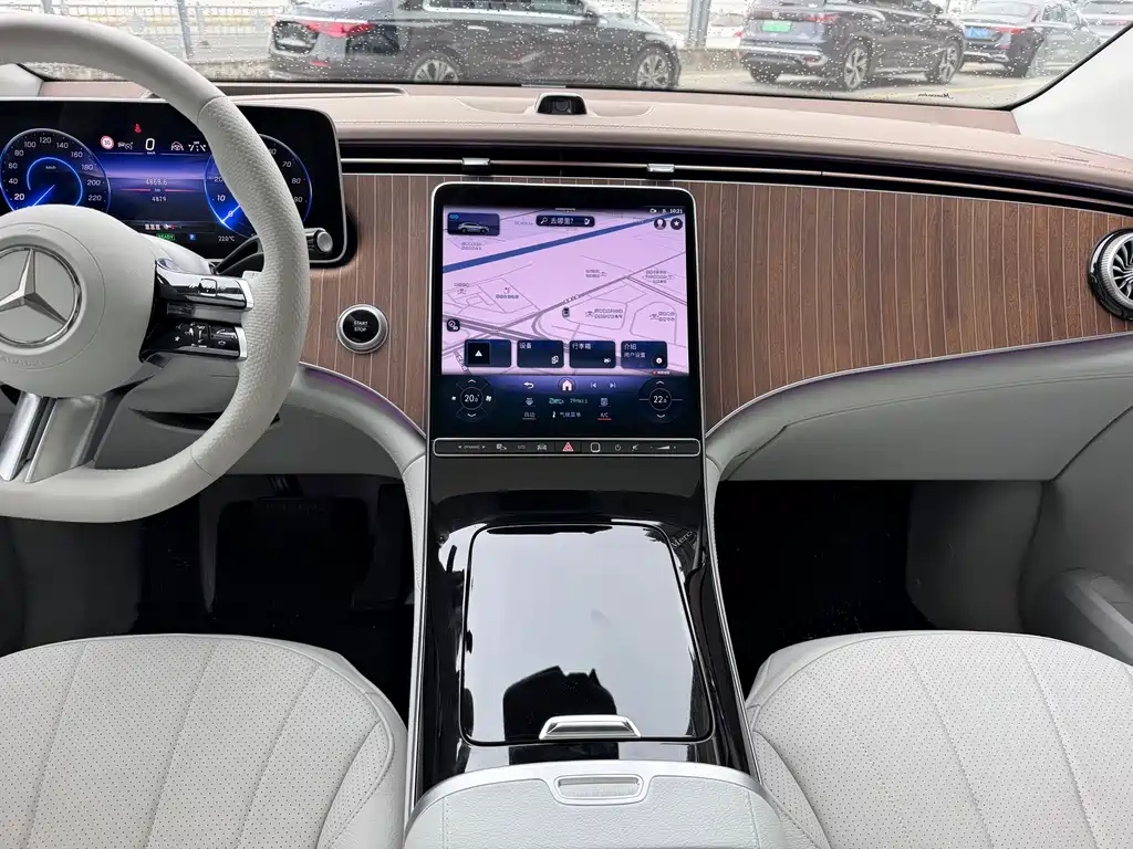 Mercedes-Benz EQE SUV — миниатюра 22