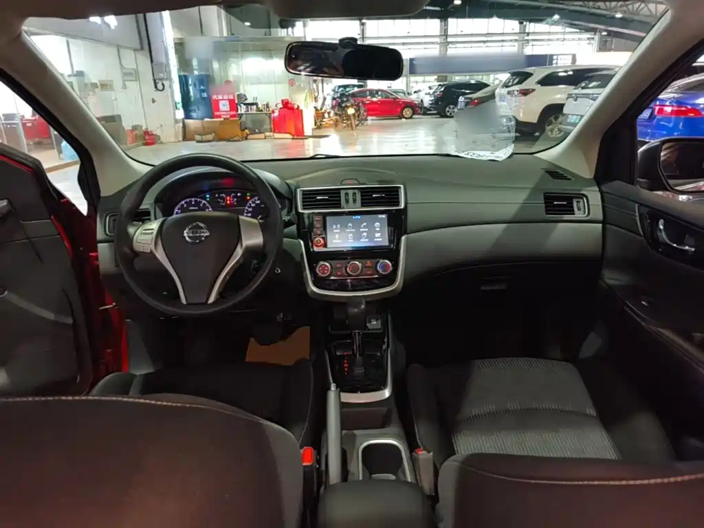 Nissan Tiida — миниатюра 10