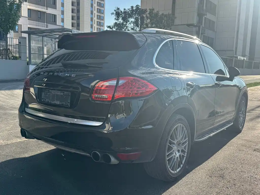 Porsche Cayenne — миниатюра 6