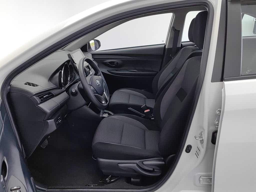 Toyota Vios 1.5 л 2021 г. Белый, пробег 37500 км