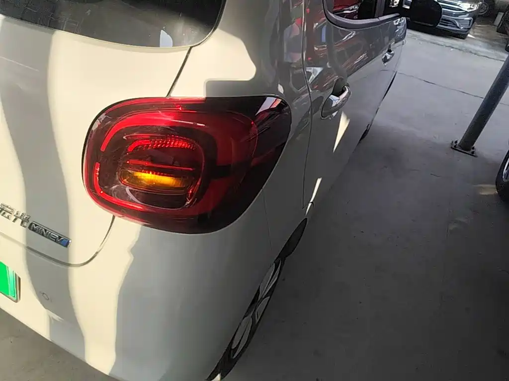 Wuling MINIEV — миниатюра 8