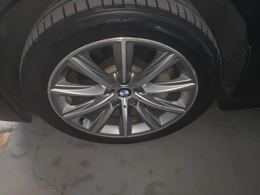 BMW 5 Series — миниатюра 23