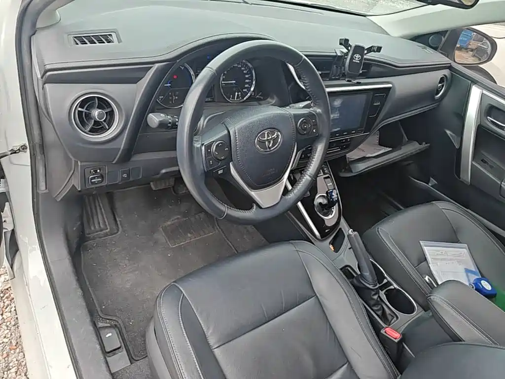 Toyota Corolla Hybrid — миниатюра 10