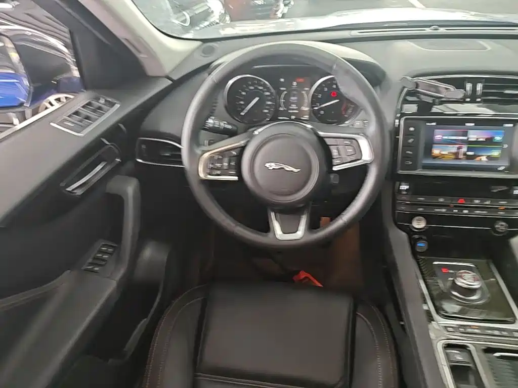 Jaguar F-PACE — миниатюра 11