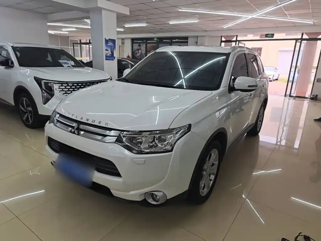 Mitsubishi Outlander (Import) — миниатюра 2