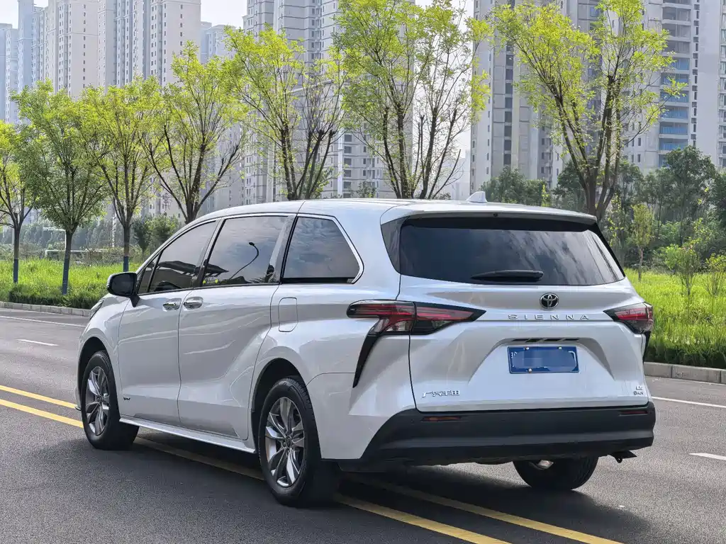 Toyota Sienna — миниатюра 20