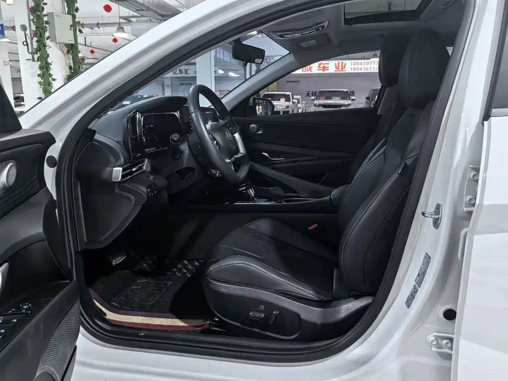 Hyundai Elantra — миниатюра 9
