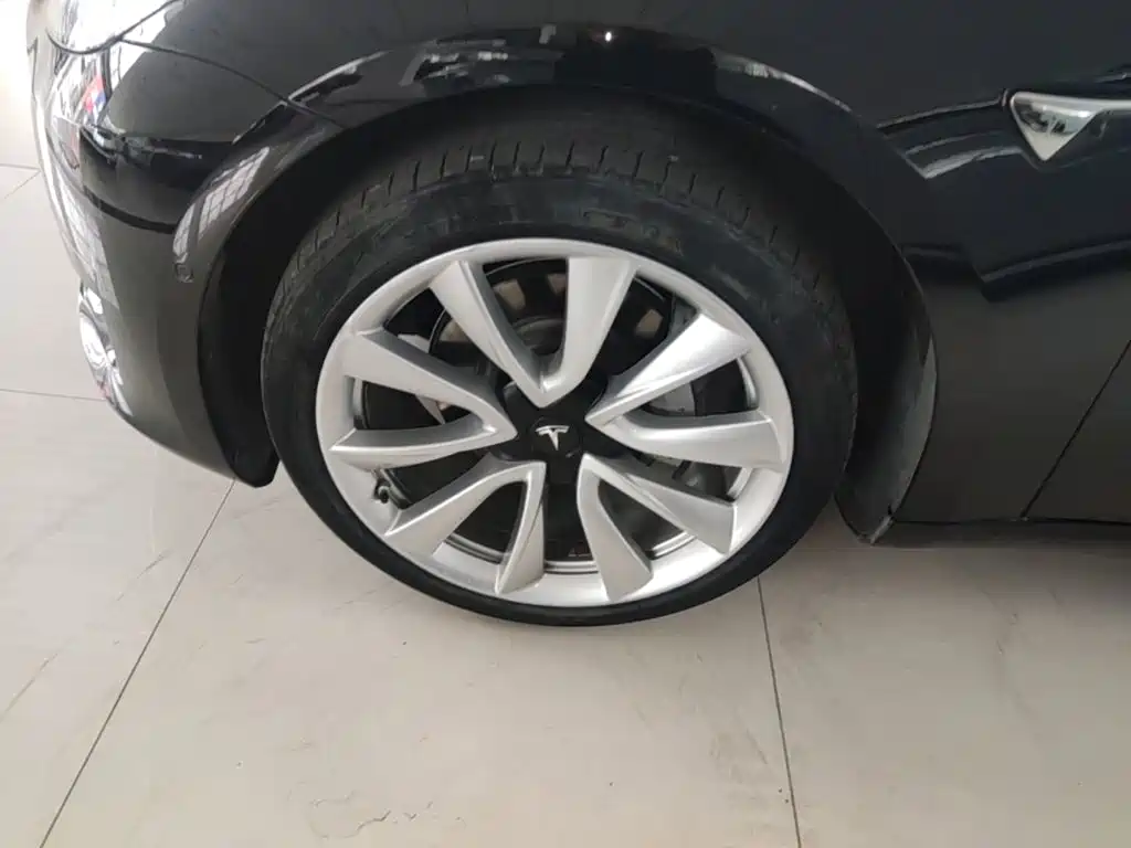 Tesla Model 3 — миниатюра 23