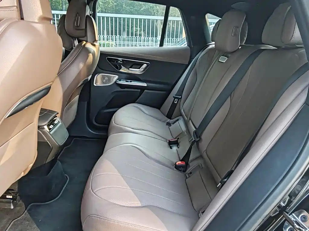 Mercedes-Benz EQE SUV — миниатюра 11