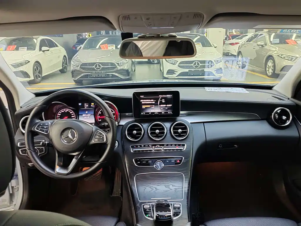 Mercedes-Benz C-Class — миниатюра 13