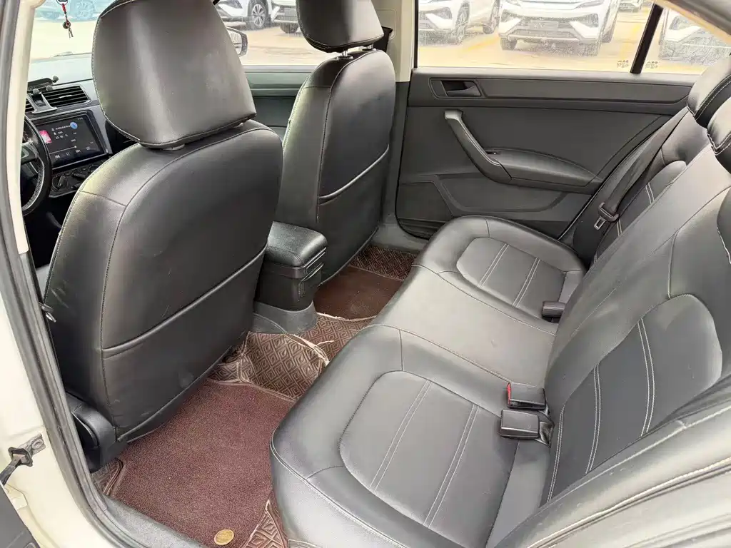 Volkswagen Santana — миниатюра 5