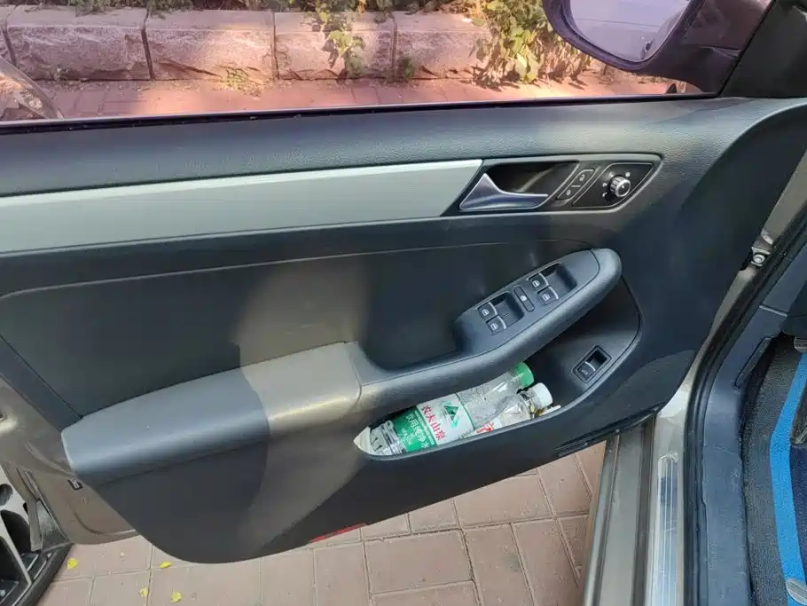 Volkswagen Sagitar — миниатюра 7