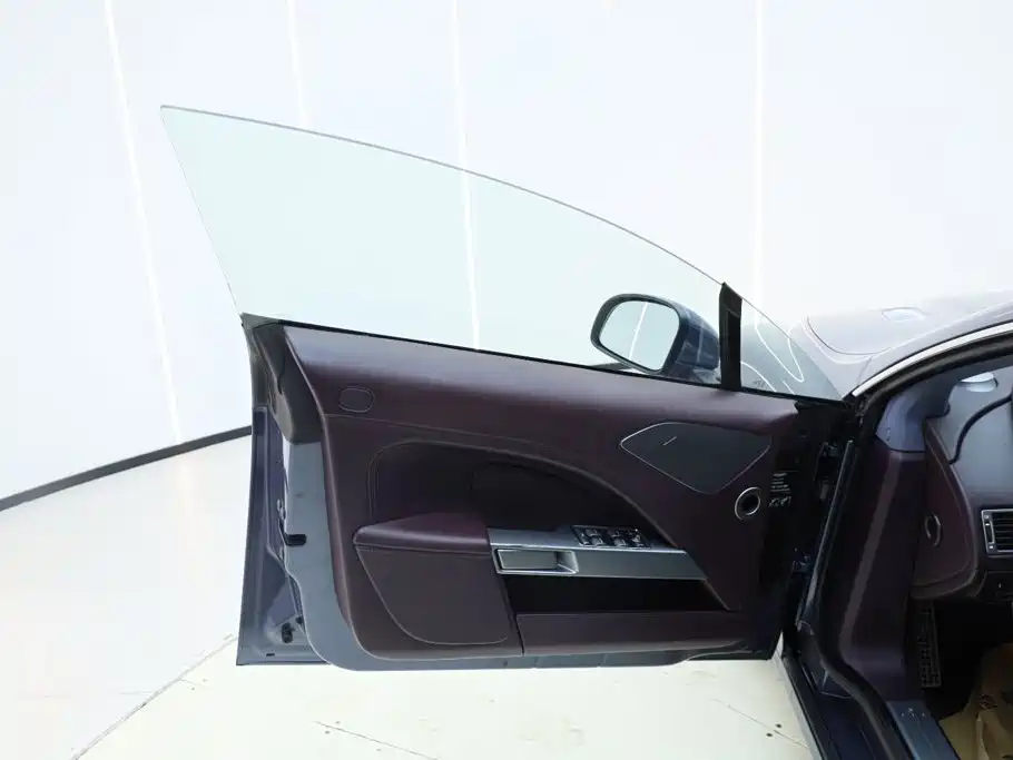 Aston Martin Rapide — миниатюра 6