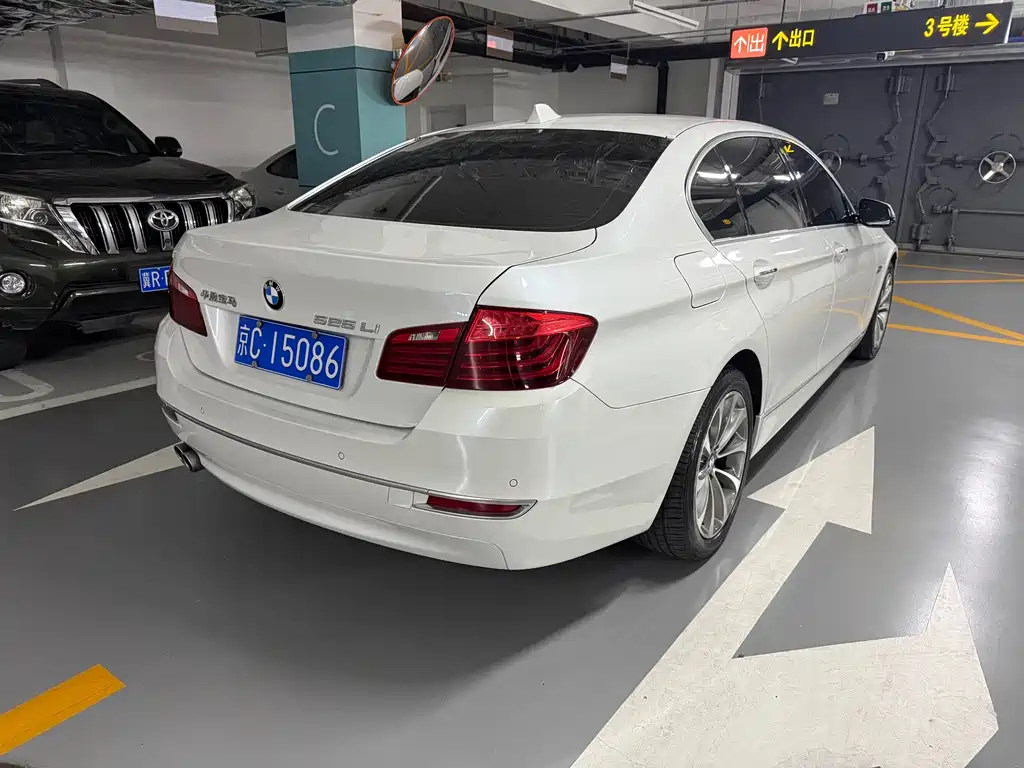 BMW 5 Series — миниатюра 4