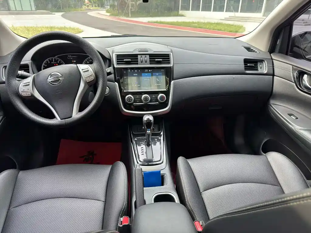 Nissan Tiida — миниатюра 5