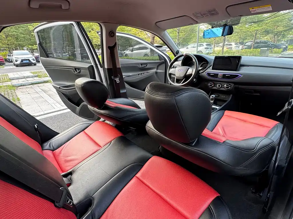 Hyundai Elantra — миниатюра 11