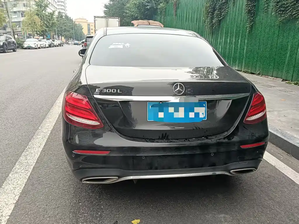 Mercedes-Benz E-Class — миниатюра 5