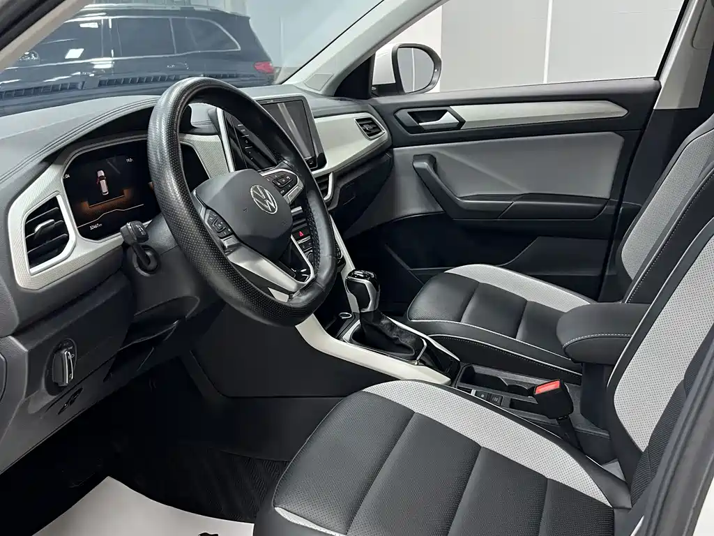 Volkswagen T-Roc — миниатюра 16