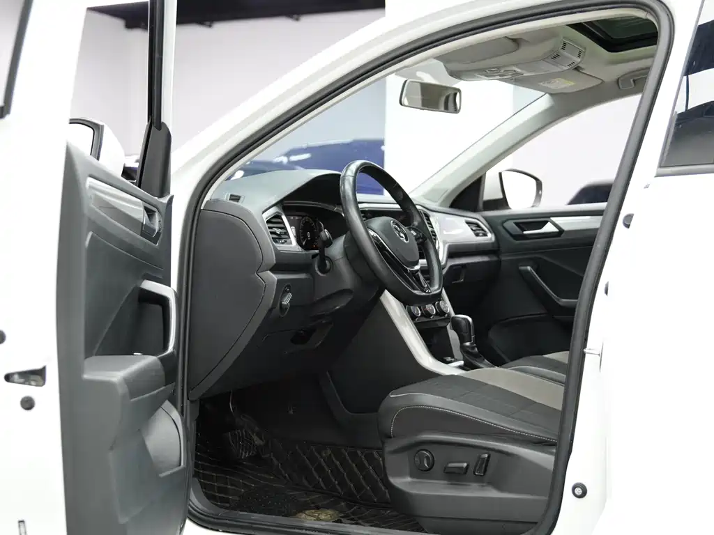 VOLKSWAGEN T ROC EXPLORING SONGS