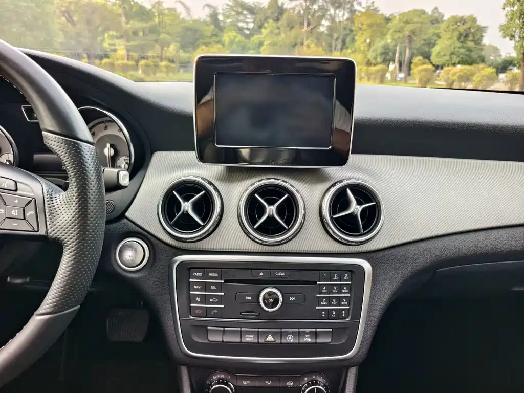 Mercedes-Benz GLA — миниатюра 8