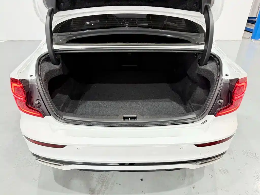 Volvo S60 — миниатюра 7