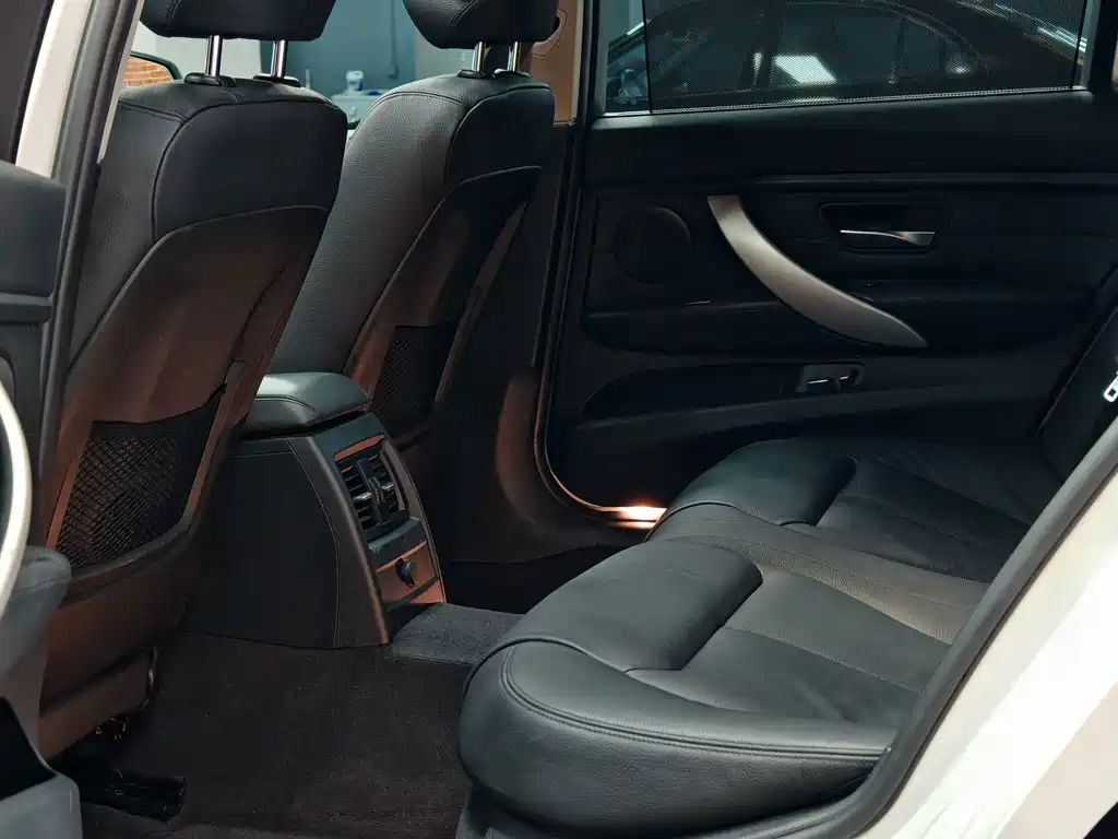 BMW 3 Series — миниатюра 14