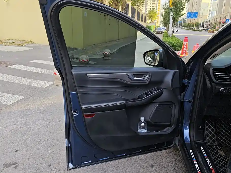Ford Escape — миниатюра 7