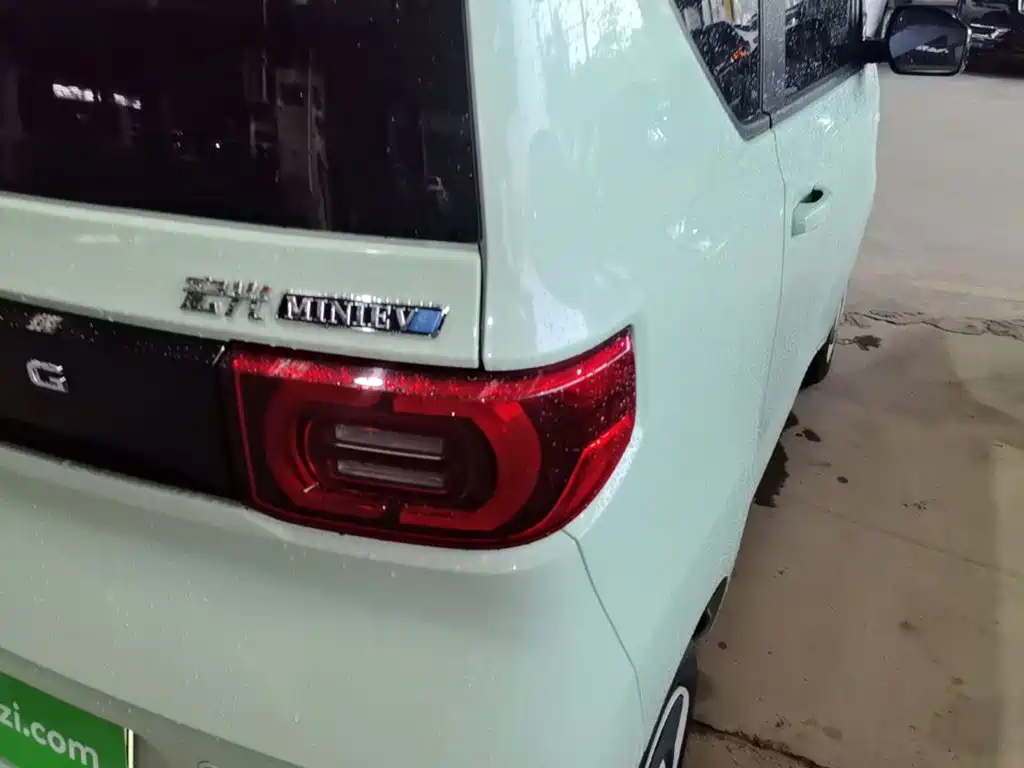 Wuling MINIEV — миниатюра 8