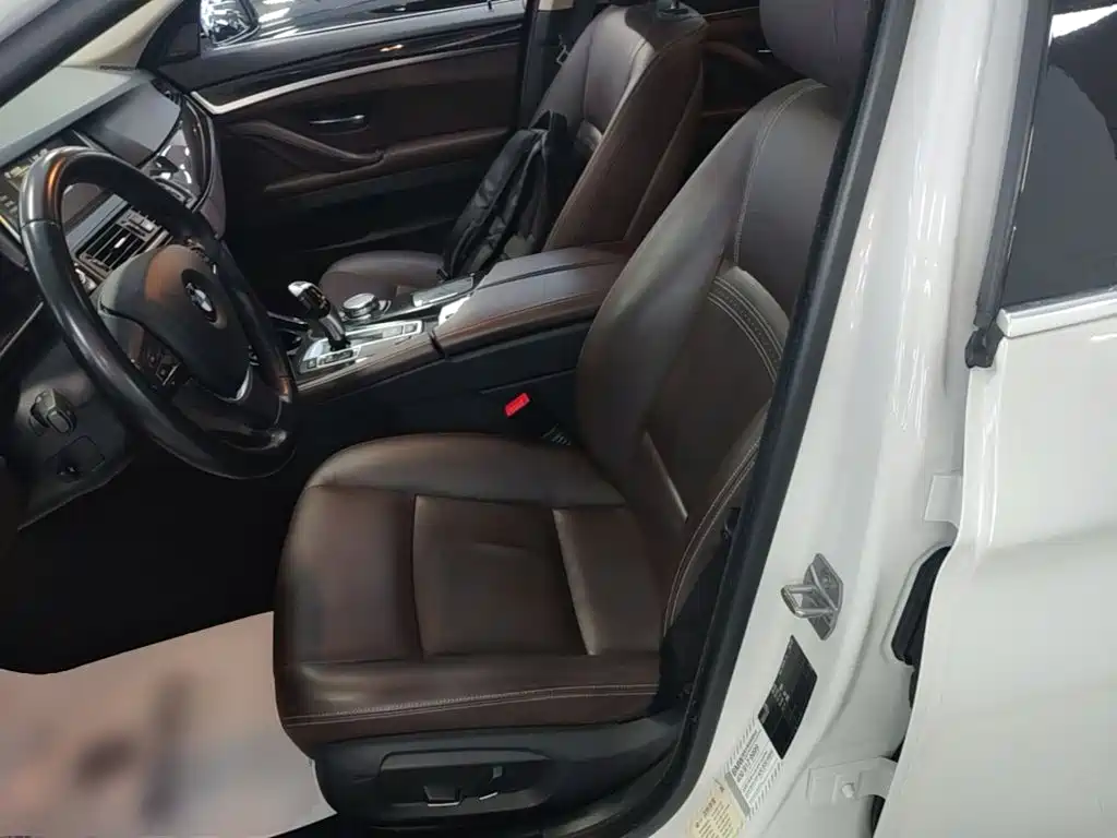 BMW 5 Series — миниатюра 15