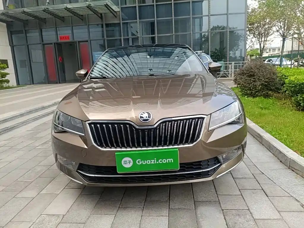 Skoda Superb — миниатюра 3