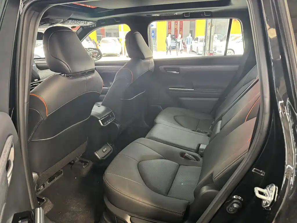 Toyota Crown Kluger — миниатюра 9