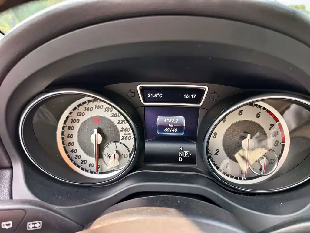 Mercedes-Benz GLA — миниатюра 10