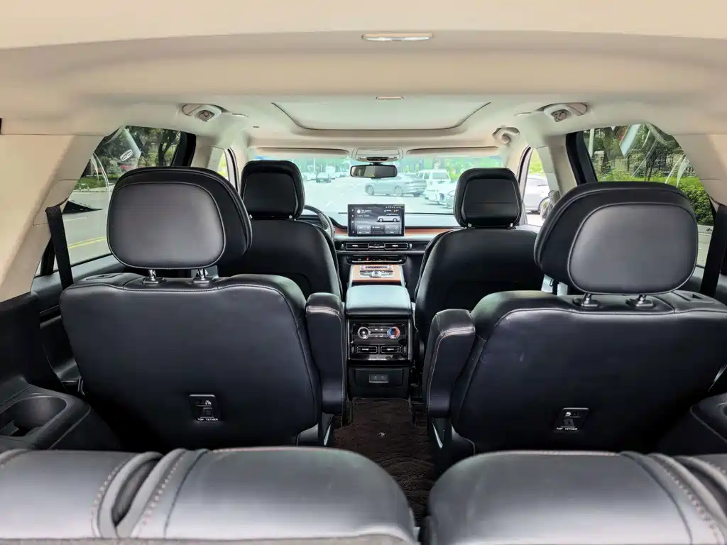 Lincoln Aviator — миниатюра 14