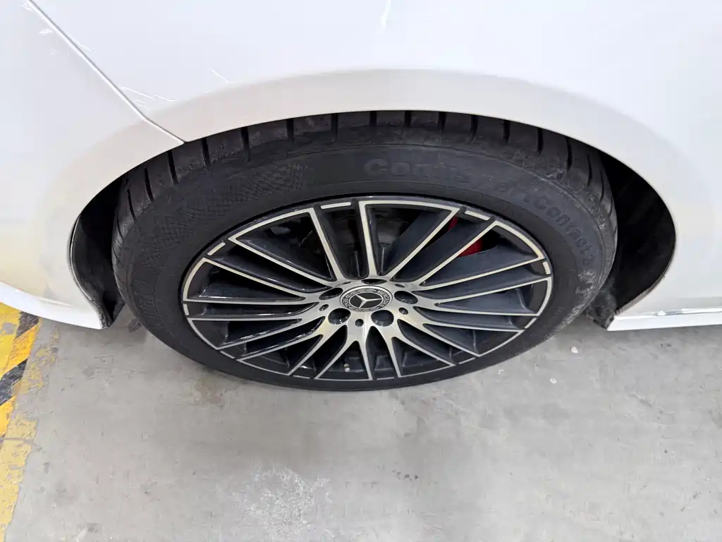 Mercedes-Benz E-Class — миниатюра 5