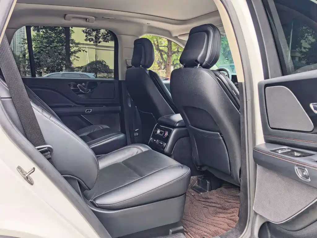 Lincoln Aviator — миниатюра 12