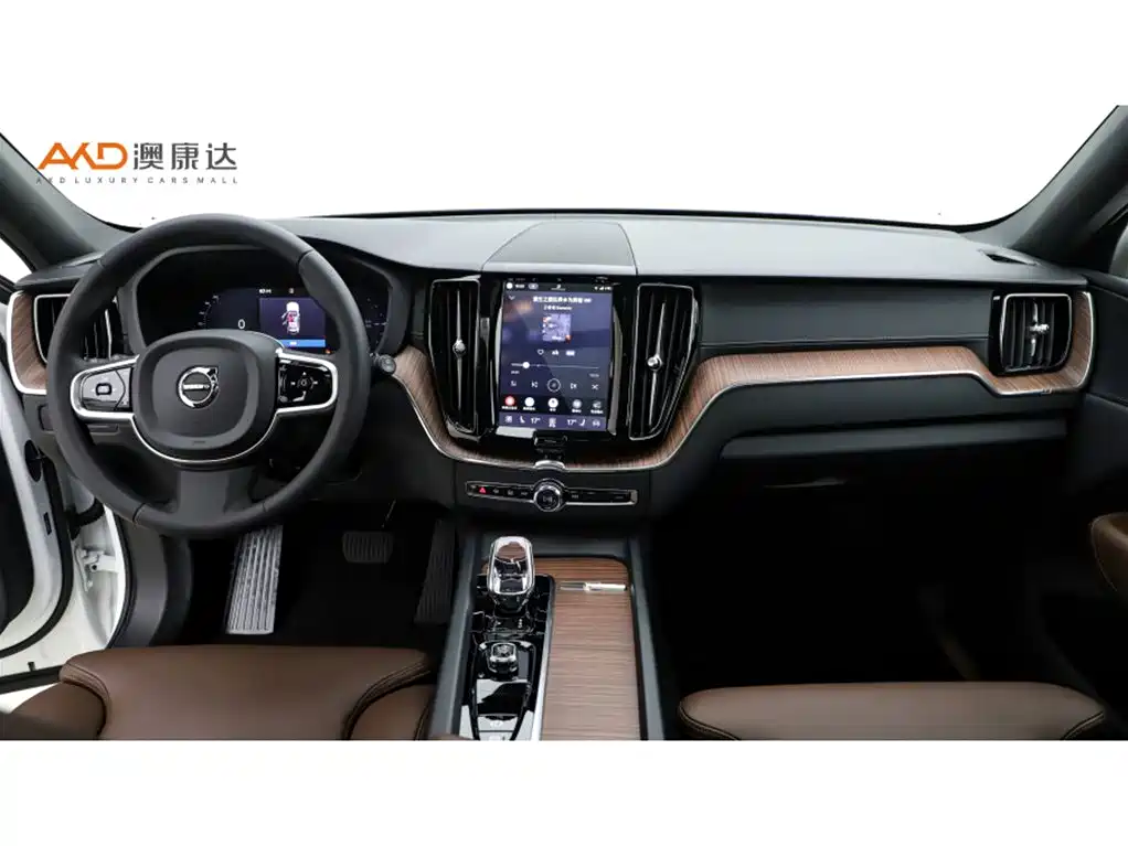 Volvo XC60 PHEV — миниатюра 5