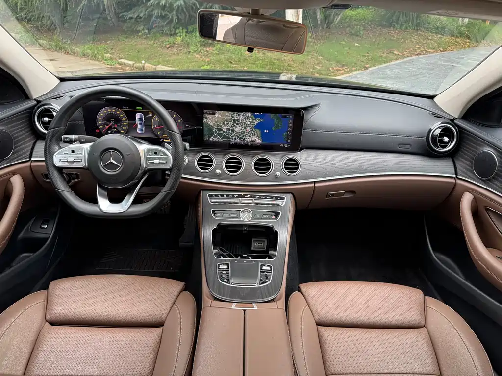 Mercedes-Benz E-Class — миниатюра 8