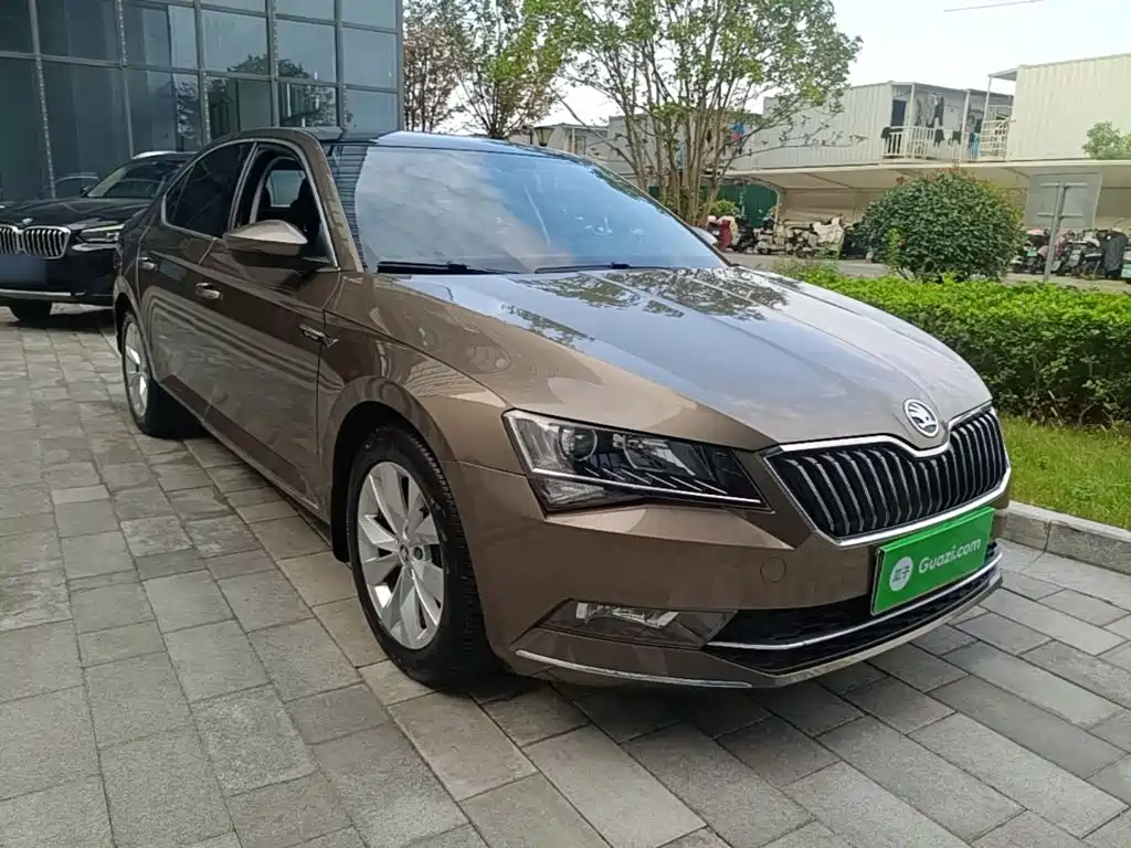 Skoda Superb — миниатюра 4