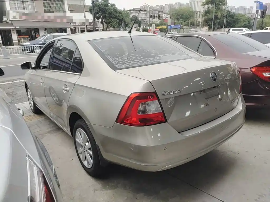 Skoda Rapid — миниатюра 5