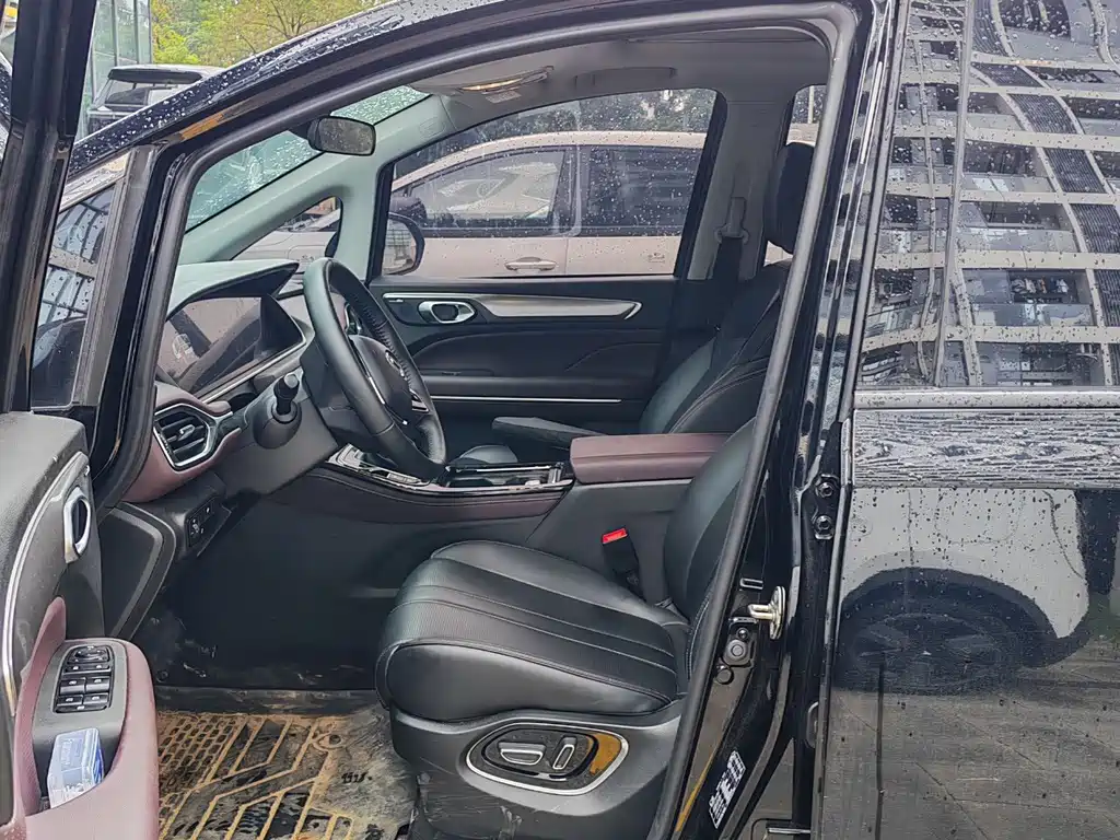 GAC Motor Trumpchi M6 — миниатюра 5