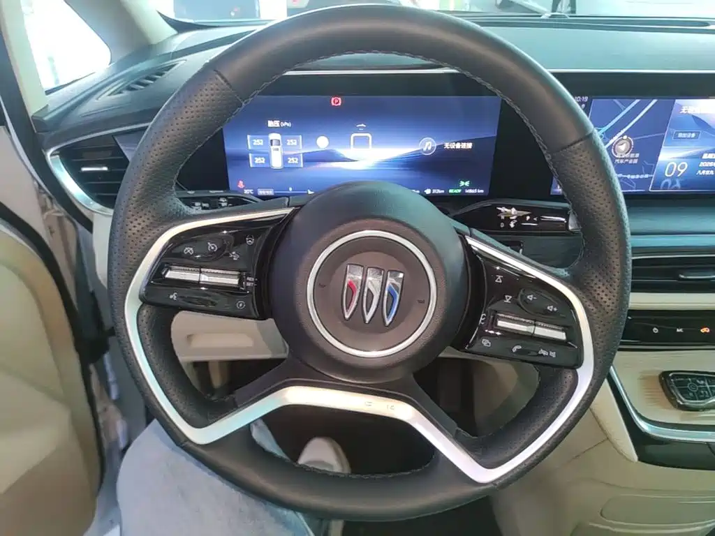 Buick GL8 Hybrid — миниатюра 11