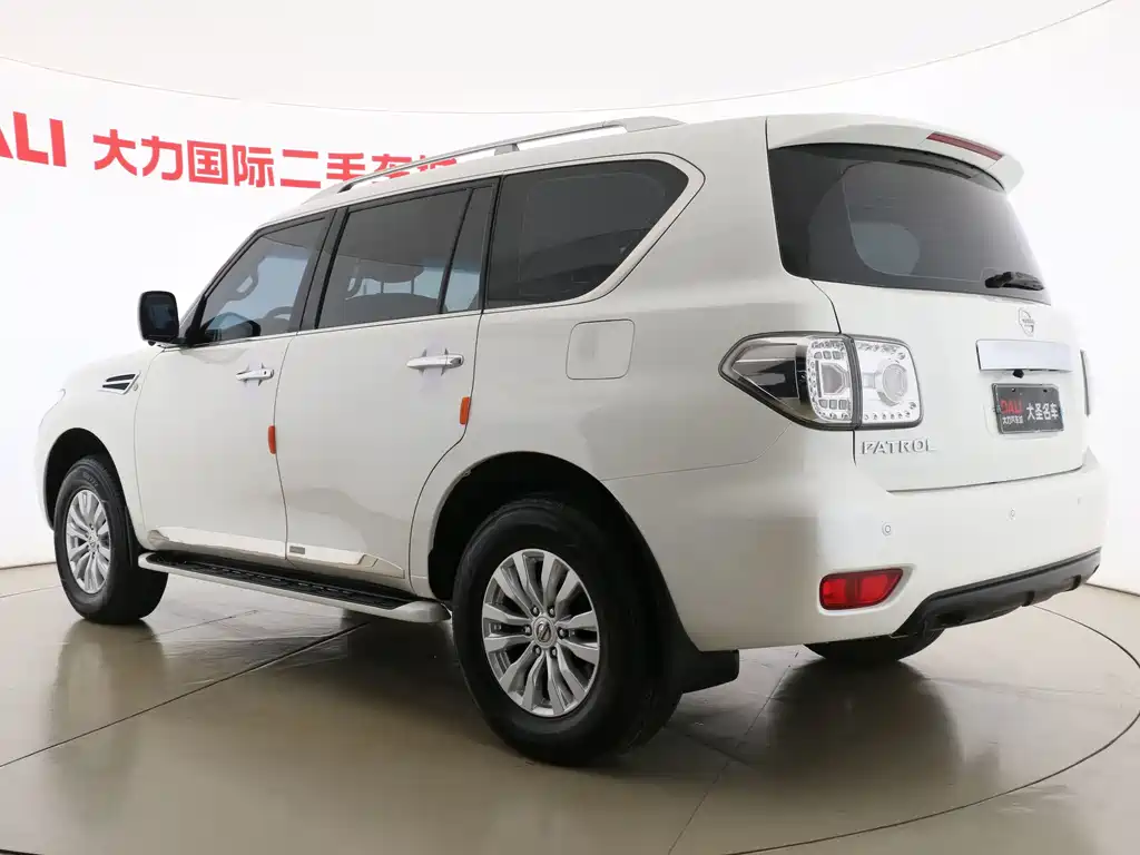 Nissan Patrol — миниатюра 15
