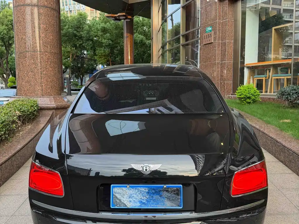 Bentley Flying Spur — миниатюра 13