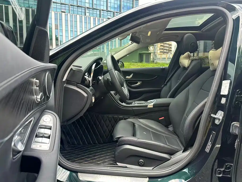 Mercedes-Benz C-Class — миниатюра 6
