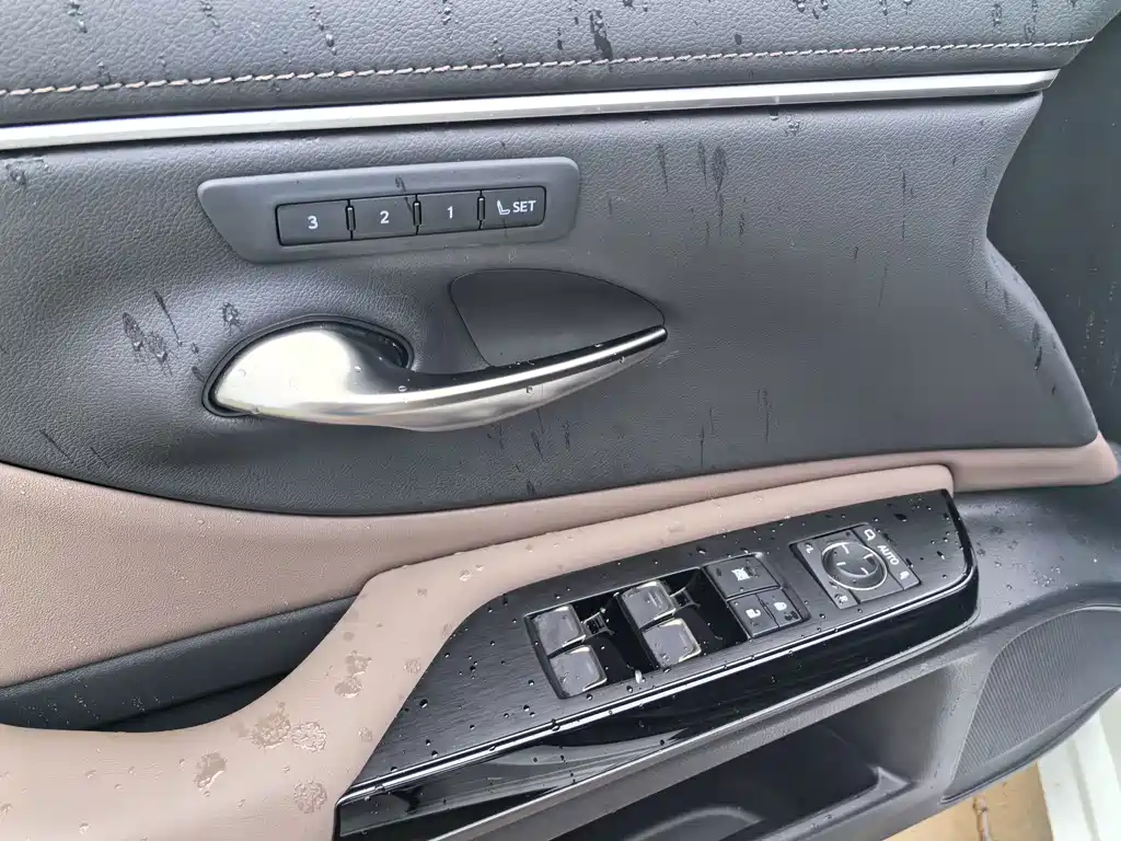 Lexus ES — миниатюра 31