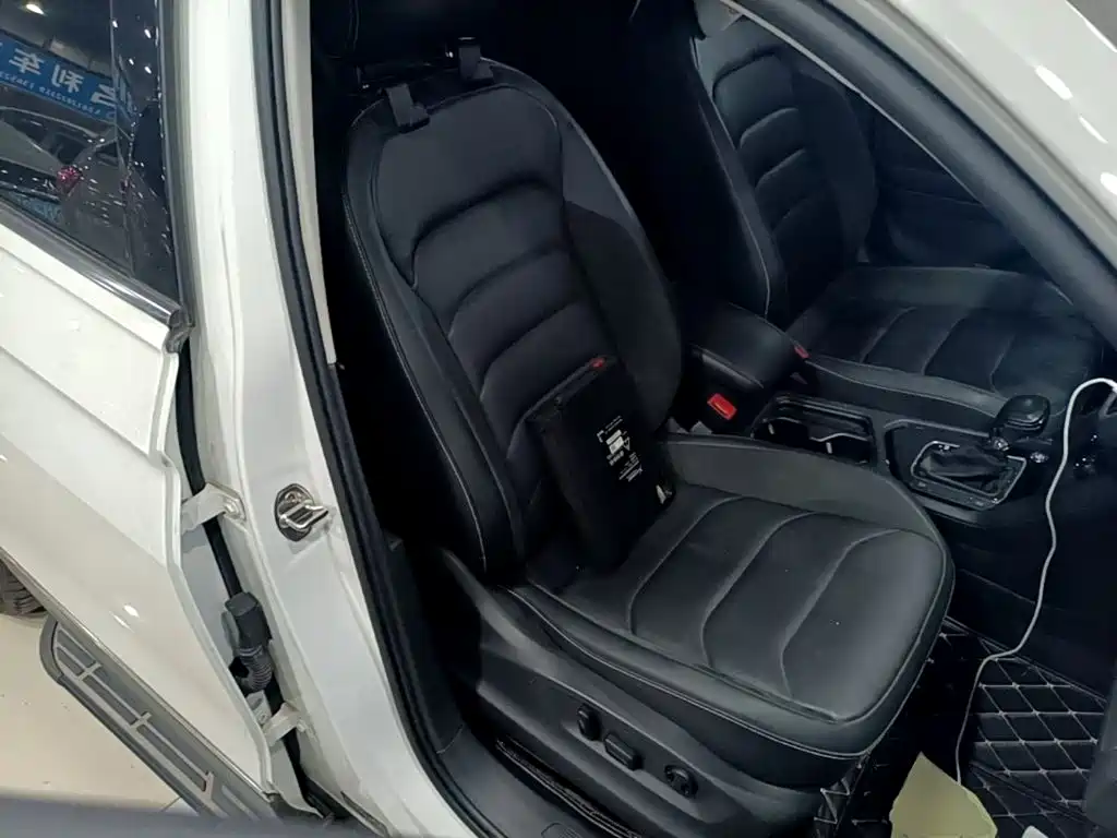 Volkswagen Tiguan L — миниатюра 25