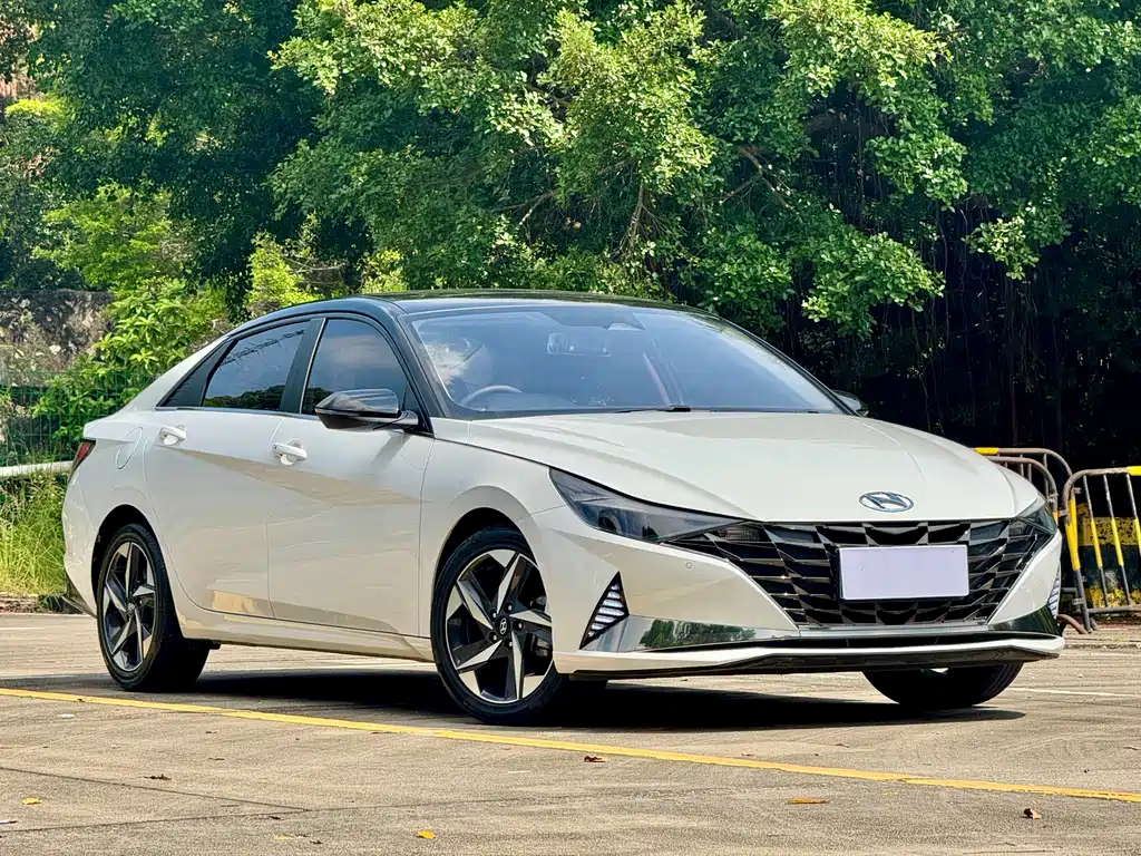 Hyundai Elantra — миниатюра 3