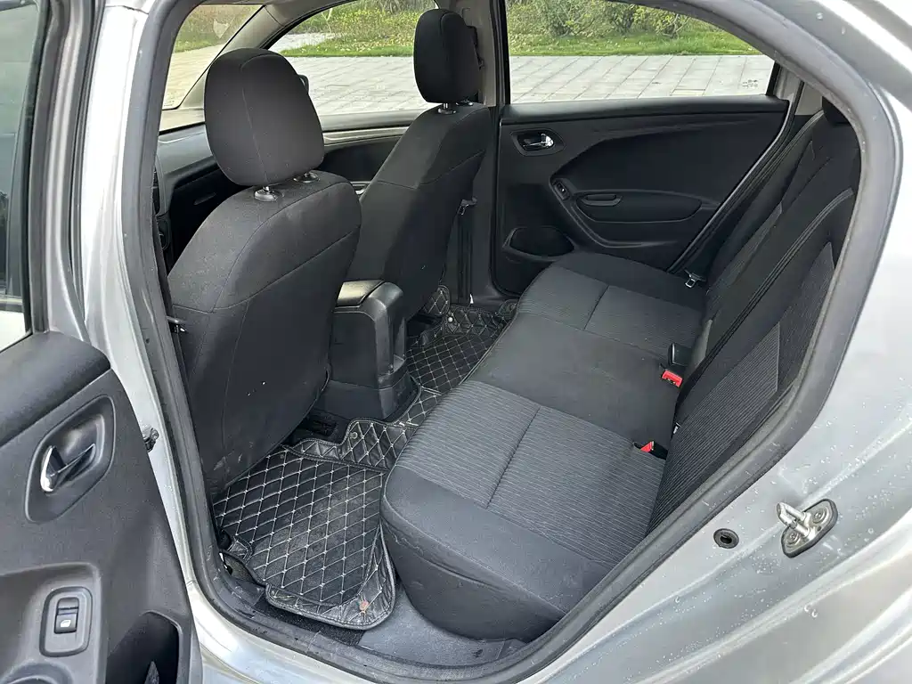Citroen Elysee — миниатюра 18