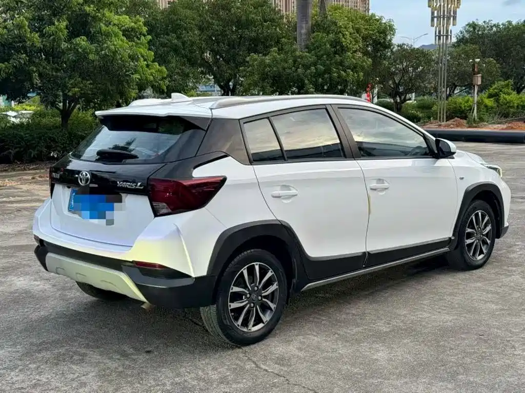 Toyota Yaris L — миниатюра 5